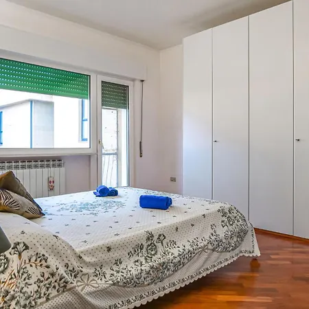 Appartement Awesome In With Kitchenette